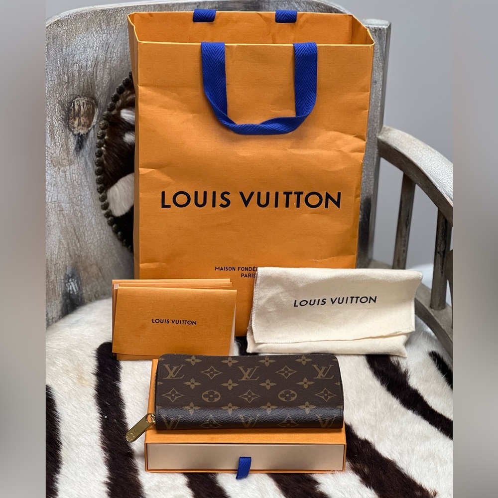 Brand new Louis Vuitton Zippy Wallet!